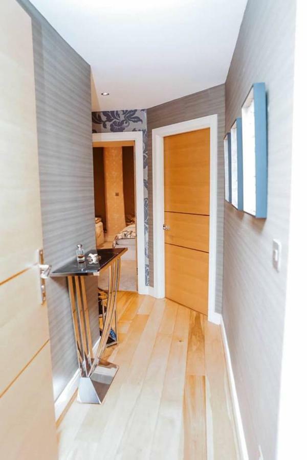 Mahogany House, Imperial Wharf * Londra