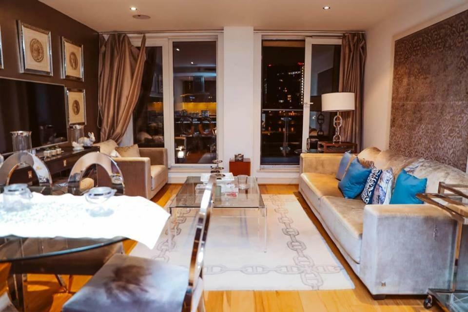 Mahogany House, Imperial Wharf * Londra