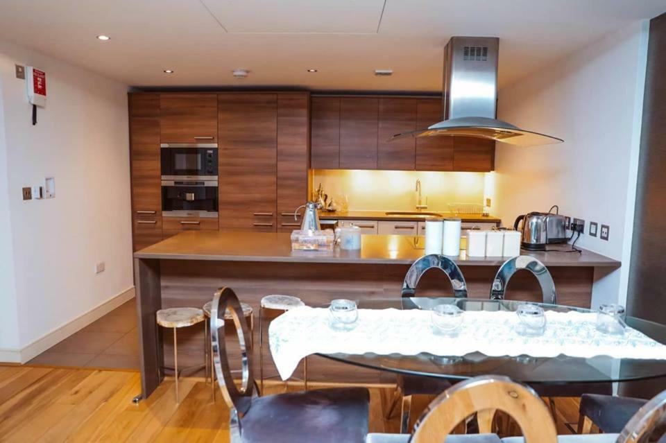 Mahogany House, Imperial Wharf Appartamento