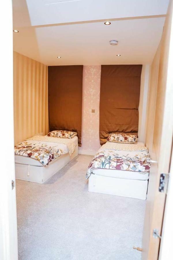 Mahogany House, Imperial Wharf Appartamento